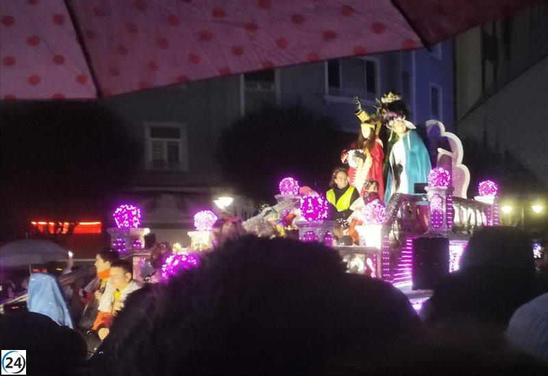 La lluvia se convierte en el centro de atención en León con una singular Cabalgata de Reyes que pone el foco en el reino animal.