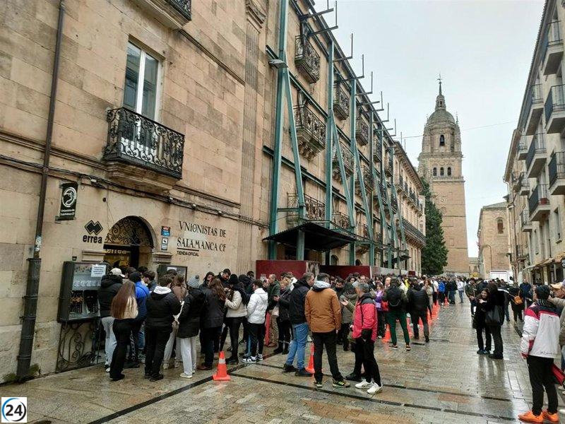 Personas hacen vigilia en exteriores para unirse a las filas de Unionistas de Salamanca