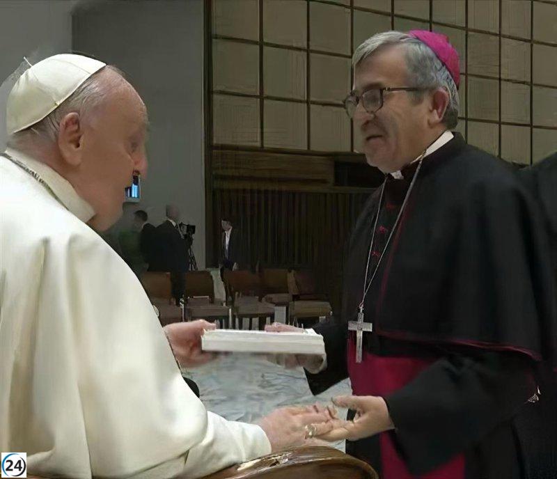 Arzobispo de Valladolid entrega al Papa documentos sobre Isabel la Católica para promover su canonización.