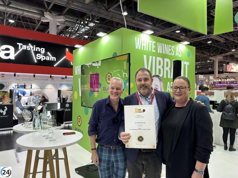 La bodega 'Cuatro Rayas' triunfa en Prowein y gana el premio a la mejor cooperativa.