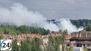 Bomberos luchan contra incendio en escombrera de Valladolid