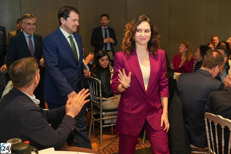 Ayuso sospecha de la estrategia de Sánchez y espera los resultados del lunes.