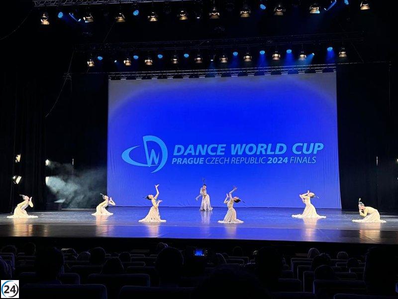 La alcaldesa de Burgos toma el testigo de la Dance World Cup en Praga