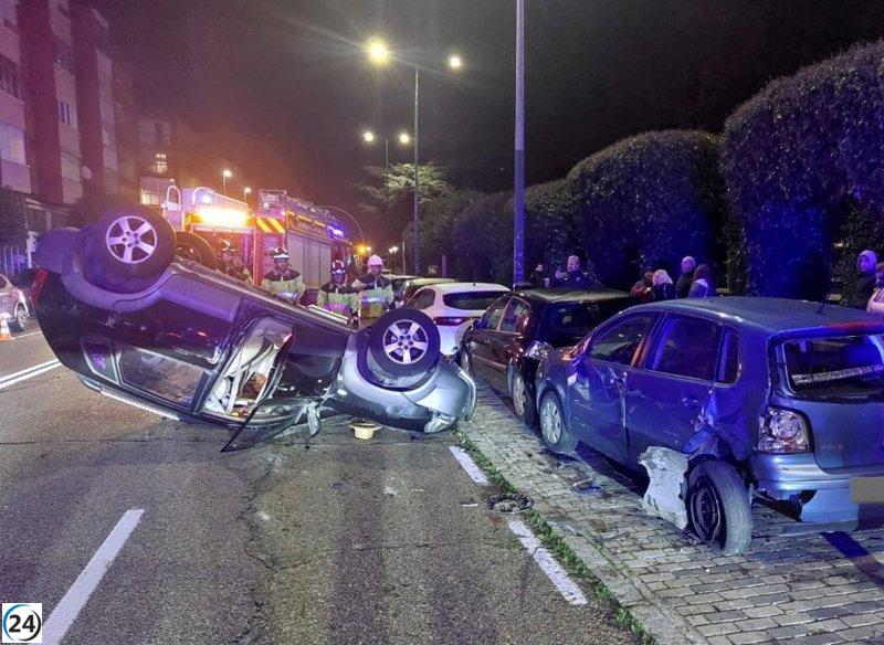 Conductora ebria causa accidente y vuelca tras chocar con cinco coches en Valladolid.