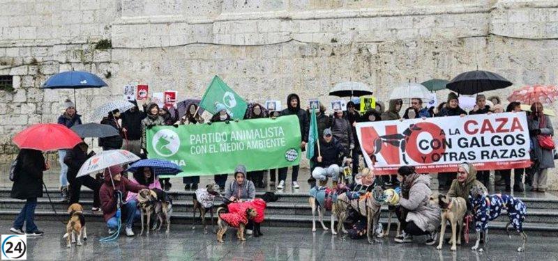 Multitudinaria protesta en Valladolid por la protección de los perros de caza.