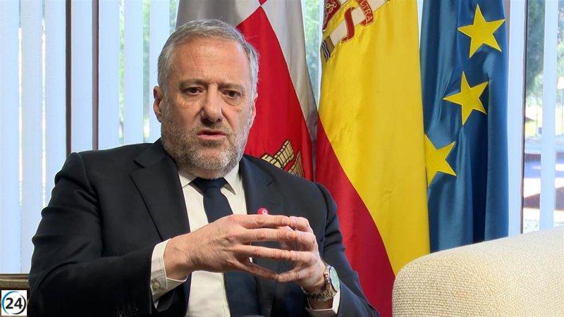 Vox se retira de las sesiones de fotos de Sánchez y aboga por una paz sostenible en Ucrania.