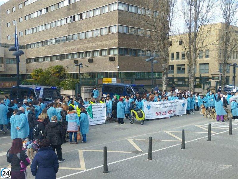 Veterinarios de Valladolid protestan contra el polémico RD 666 que limita su autonomía profesional.