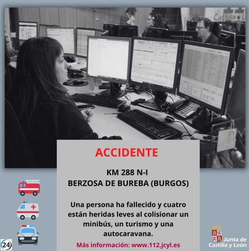 Tragedia en Burgos: un choque entre un minibús, un coche y una caravana deja un muerto y cuatro heridos.