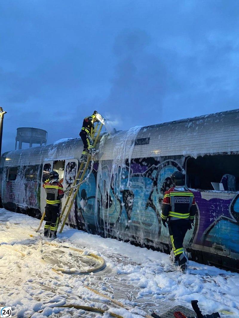 Controlan incendio en un vagón del tren Valladolid-Puebla de Sanabria.
