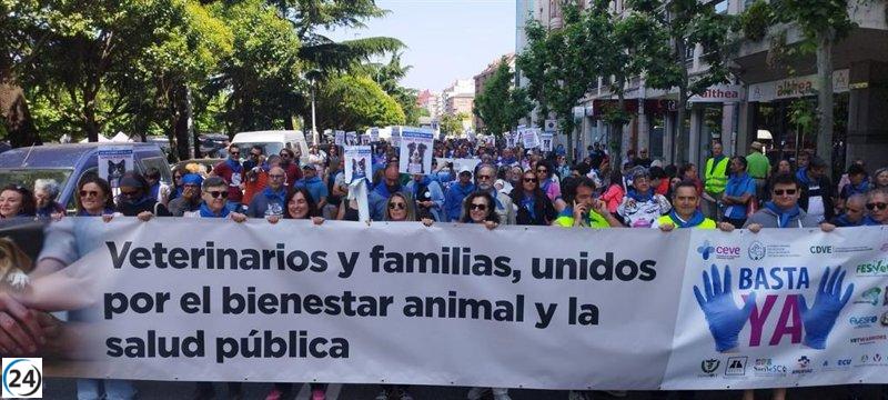Veterinarios de León y Valladolid exigen una legislación para asegurar el bienestar animal y la salud pública.