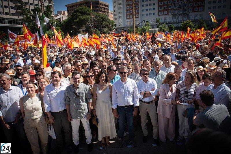 Mañueco denuncia un Gobierno en crisis y aboga por poner fin a la política corrupta.