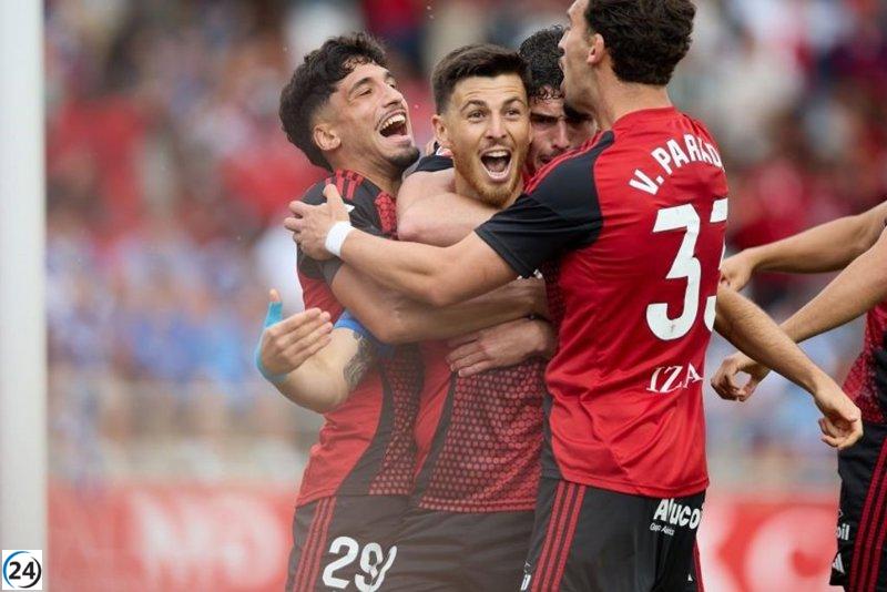 El Mirandés supera al Oviedo en la lucha por el ascenso.