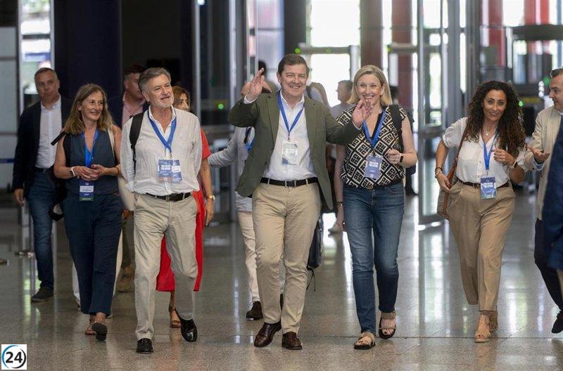 Mañueco alaba a Aznar y Rajoy como modelos a seguir y critica la total deshonestidad del Gobierno.