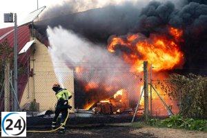 Más de 4,300 habitantes de pueblos leoneses buscan refugio en pabellones de La Bañeza y Astorga debido a incendios.