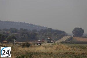 León y Zamora enfrentan desafíos por incendio en Molezuelas: vientos erráticos y riesgo de tormenta seca.