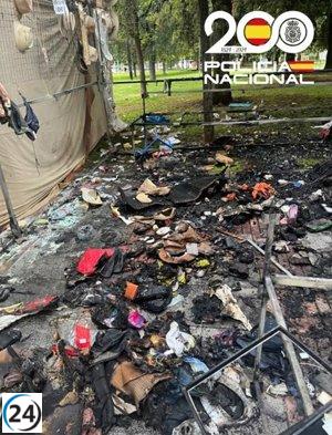 Dos jóvenes arrestados en Miranda de Ebro por intentar prender fuego a un homeless mientras dormía en la vía pública.