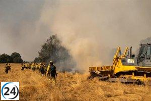 Progreso en los esfuerzos contra el incendio de Molezuelas, aunque el viento genera preocupaciones.