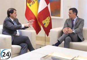 Mañueco pide a Sánchez más apoyo militar para combatir los incendios.