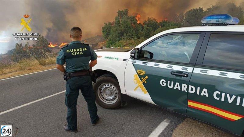 Rescatan a 120 personas en Collado Hermoso (León) debido al incendio de Barniedo.