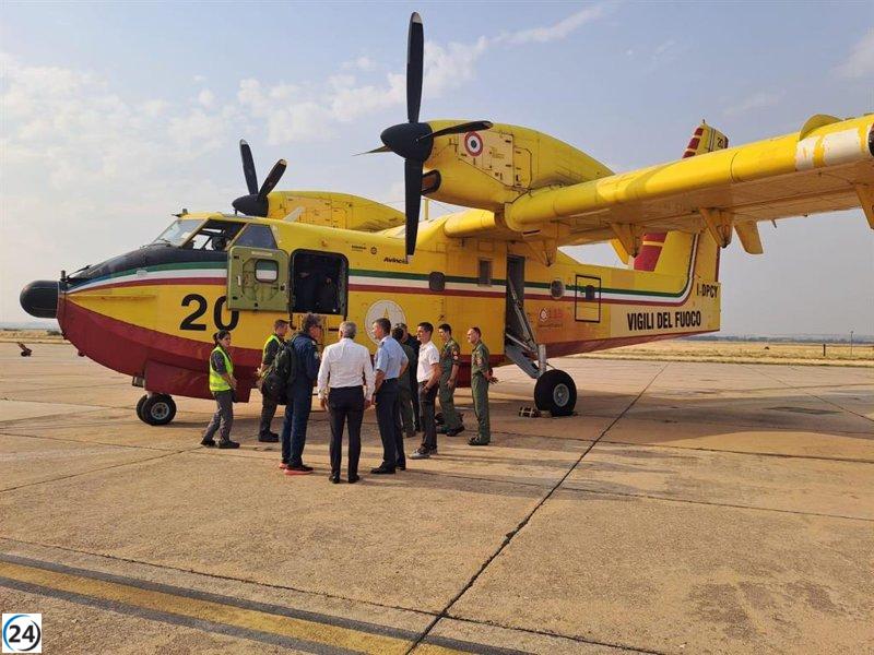 Dos aviones cisterna italianos llegan a Matacán para apoyar la lucha contra incendios en España.