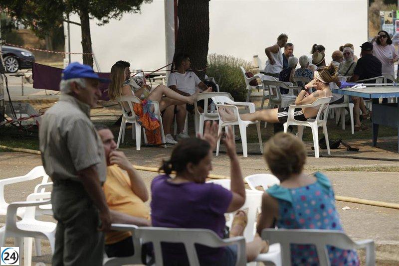 Prada de Sierra evacuada ante el avance del incendio que afecta a Llánaves y Portilla en León.