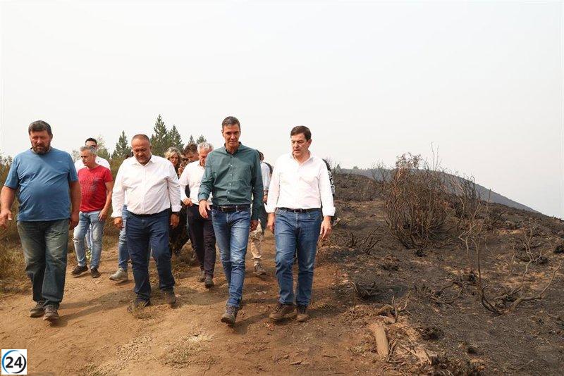 Sánchez y Mañueco recorren las áreas devastadas por el incendio en Orallo, Villablino.