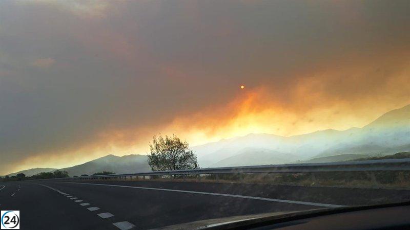 Alerta por la posible expansión del incendio de Jarilla hacia Candelario, Salamanca.