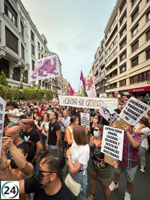 Miles de ciudadanos se manifiestan en León exigiendo el nivel 3 y renuncias por la gestión de incendios.