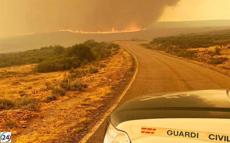 Reabren la A-52 y la N-525 en Zamora, pero 8.000 evacuados de Sanabria siguen en alerta.
