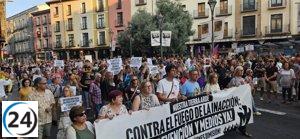 En Valladolid, más de 1.500 ciudadanos exigen la renuncia de Mañueco y Quiñones por su gestión de los incendios.