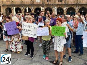 Cientos de salmantinos exigen la renuncia de Mañueco y Suárez-Quiñones debido al