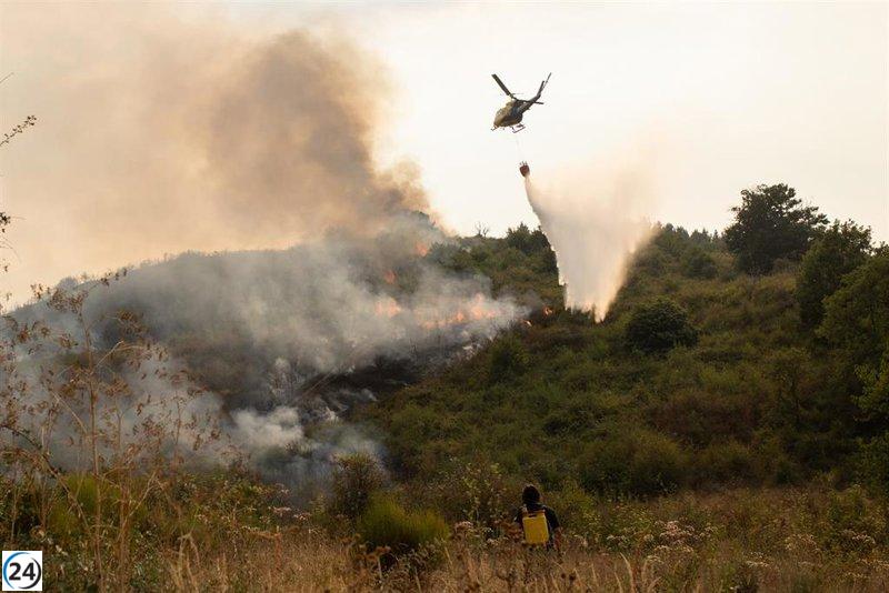 Anciano arrestado tras iniciar un fuego que desata incendio en Molinaseca (León).
