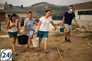 Medio centenar de soldados de la UME se moviliza para combatir los incendios en Garaño y Molinaseca, León.