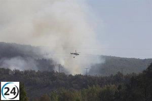 Desalojan 8 aldeas en León debido a incendios en La Baña y Garaño, mientras Molinaseca reduce su alerta a nivel 1.