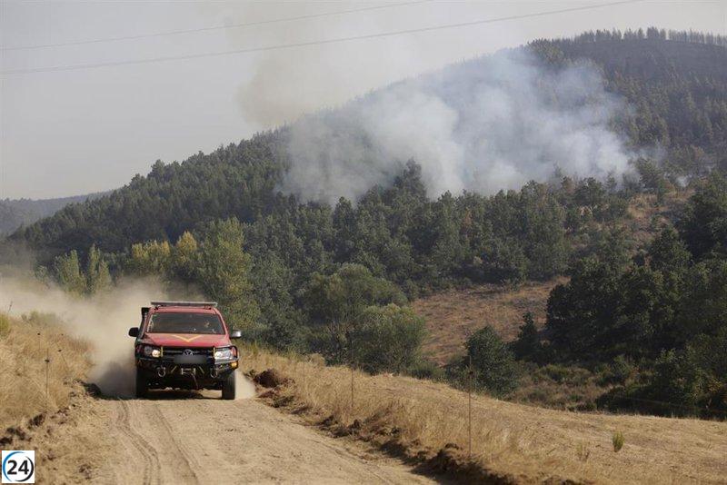 CyL reduce a cinco los incendios clasificados como gravedad 2, pero la situación de La Baña, Garaño y Porto genera inquietud.