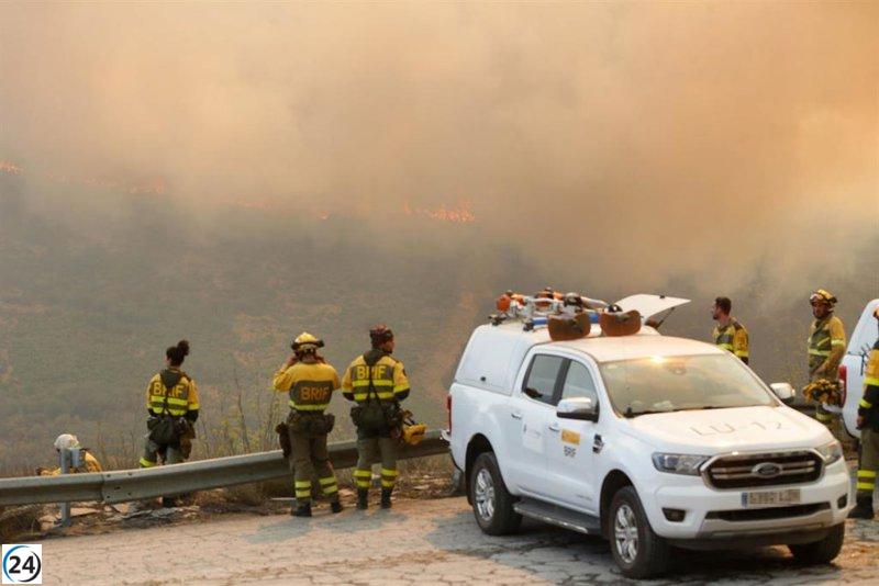 Incendios en León mejoran, pero el de Fasgar genera inquietud por el viento.