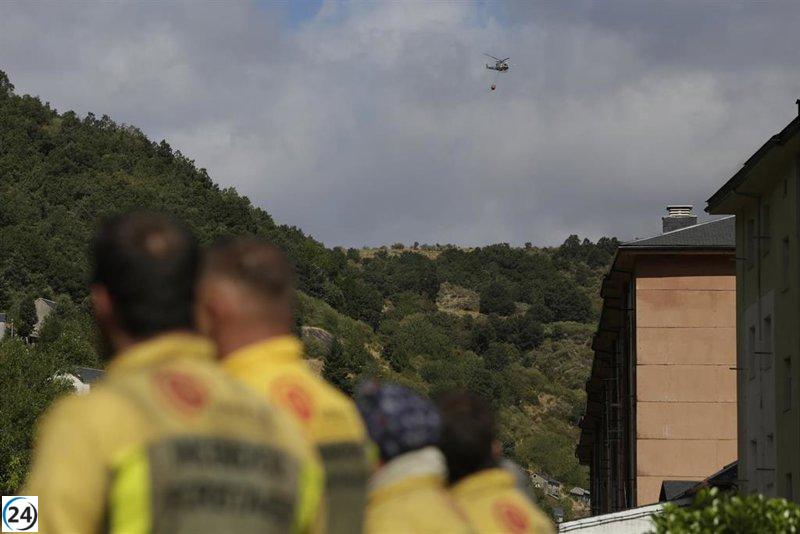 El incendio de Fasgar en León muestra señales de mejoría con un perímetro de 74 kilómetros.