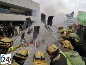 Cerca de 500 ciudadanos exigen la renuncia de Quiñones en Valladolid.