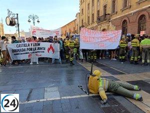 Cientos de leoneses exigen la dimisión del gobierno regional tras los incendios devastadores.