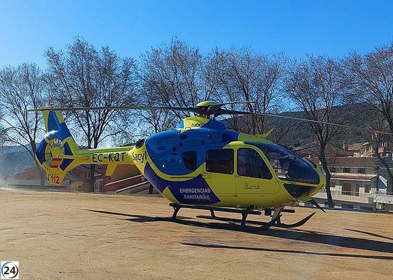 Joven trabajador de 24 años sufre lesiones graves al caer desde un segundo piso en Frades de la Sierra, Salamanca.