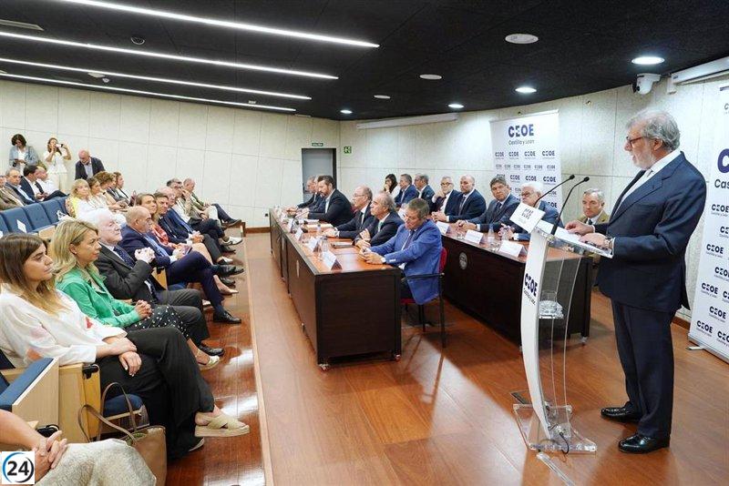 Santiago Aparicio continúa al frente de CEOE CyL, destacando la urgente necesidad de aumentar la capacidad eléctrica.