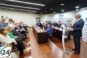 Santiago Aparicio continúa al frente de CEOE CyL, destacando la urgente necesidad de aumentar la capacidad eléctrica.