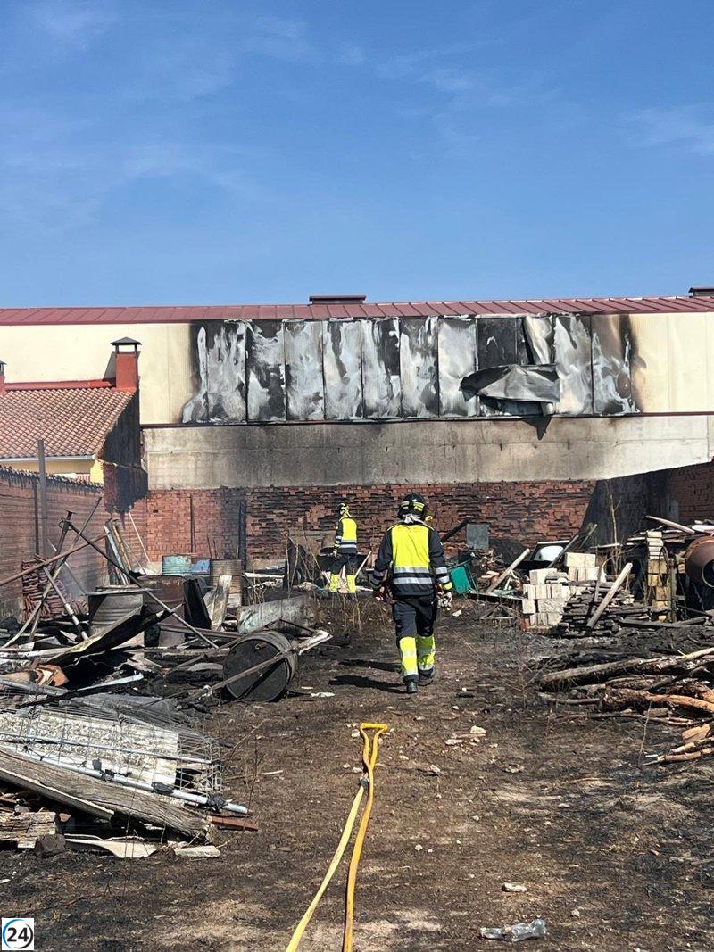 Apagan incendio en terreno baldío de Montemayor de Pililla, Valladolid.