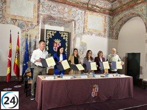 Junta y sindicatos firman pacto para elevar la dignidad laboral de los docentes.