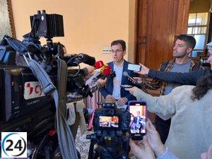 PSOE denuncia a Carnero por bloquear su propuesta sobre la contribución del director de Coordinación de Políticas Públicas.