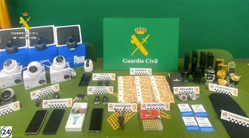 Desmantelan en Valladolid una banda que robaba coches, casas y se hacía pasar por agentes de Policía.