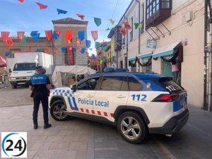 Policías de Tordesillas rescatando a un anciano en peligro de asfixia.