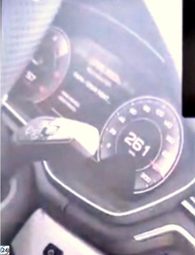 Conductor detenido por exceso de velocidad con siete ocupantes, incluidos menores.