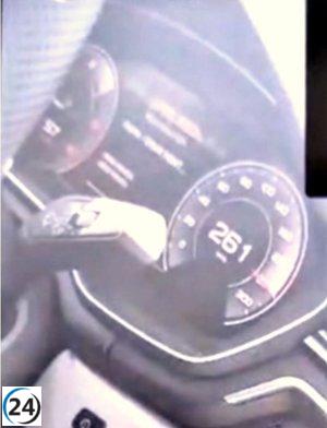 Conductor detenido por exceso de velocidad con siete ocupantes, incluidos menores.