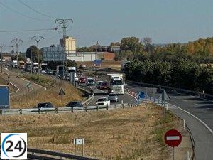 Tráfico interrumpido en la A-62 cerca de Cabezón de Pisuerga por incendio de un camión.